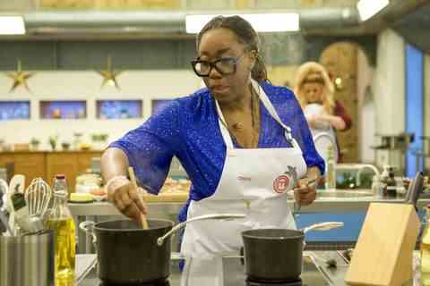 célébrité masterchef extravagance festive,extravagance festive,chizzy akudolu,strictement sous embargo pas de publication avant 0001 heures le samedi 10 décembre 2022,shine tv,production