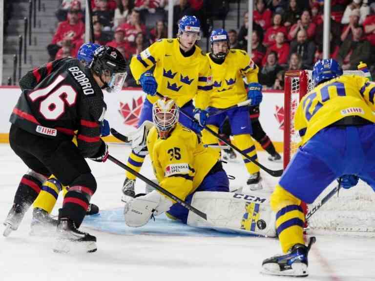 Les quatre aides de Connor Bedard mènent le Canada sur la Suède à la veille du Nouvel An aux championnats du monde juniors