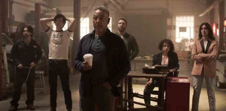 Kaleidoscope. (L to R) Jordan Mendoza as RJ, Peter Mark Kendall as Stan Loomis, Giancarlo Esposito as Leo Pap, Jai Courtney as Bob Goodwin, Rosaline Elbay as Judy Goodwin, Paz Vega as Ava Mercer in episode “Yellow” of Kaleidoscope. Cr. Courtesy of Netflix © 2022