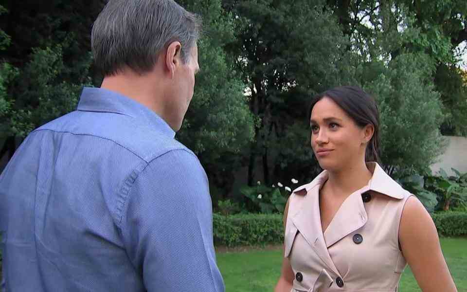 Tom Bradby interviewant la duchesse de Sussex en Afrique du Sud en 2019