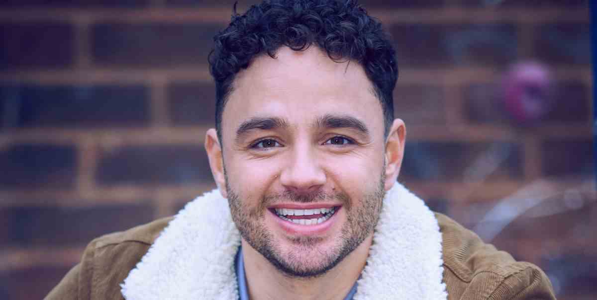 La star de Waterloo Road, Adam Thomas, s'ouvre sur le fait de travailler avec des membres réels de la famille sur le plateau

