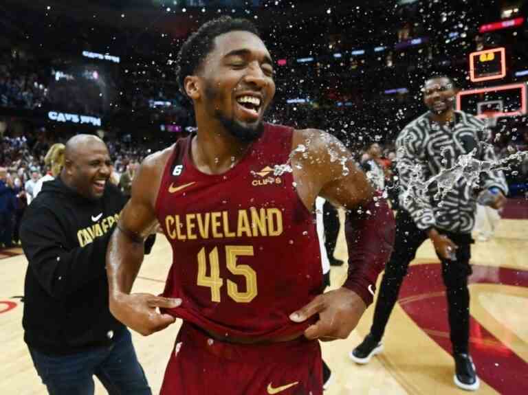 Donovan Mitchell marque 71 points dans la victoire des Cavaliers OT contre les Bulls