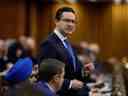 Le chef du Parti conservateur du Canada, Pierre Poilievre, pendant la période des questions à la Chambre des communes sur la Colline du Parlement à Ottawa.