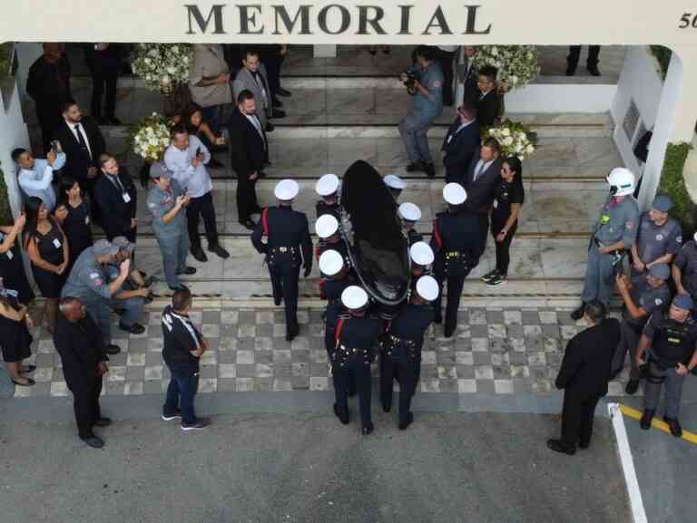 Pelé enterré au cimetière d’une ville brésilienne qu’il a rendue célèbre