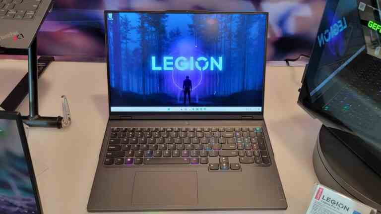 Les nouveaux ordinateurs portables Legion 16 pouces de Lenovo ajoutent une puce AI pour ajuster les performances de jeu