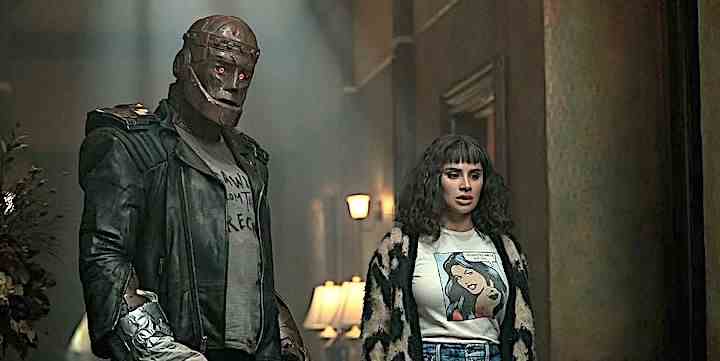 Le patron de Doom Patrol réagit aux rumeurs d'annulation après la finale de mi-saison de la saison 4

