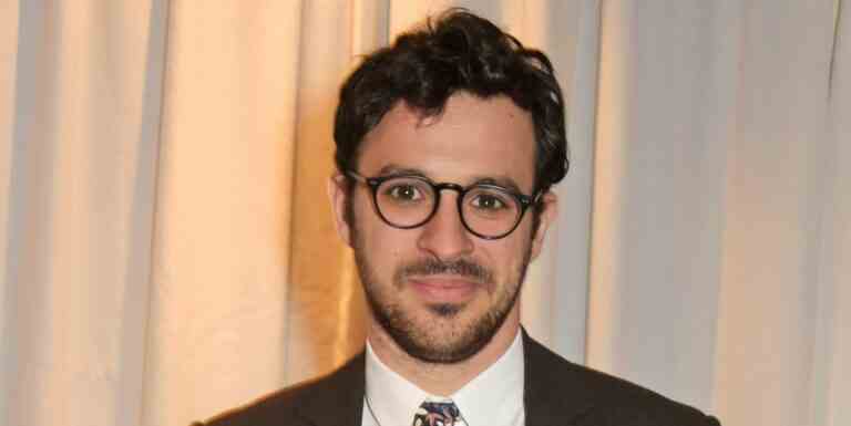 La star d'Inbetweeners, Simon Bird, a déclaré que l'émission "ne serait pas faite aujourd'hui" en raison de son "homophobie occasionnelle"

