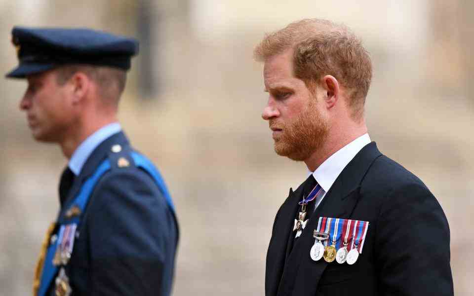 Le roi et le duc de Cambridge, écrit le prince Harry dans ses mémoires, ont déclaré qu'ils ne savaient pas pourquoi il avait quitté le Royaume-Uni et se sont demandé pourquoi il était engagé dans une bataille juridique avec les médias - Justin Setterfield/Getty Images Europe