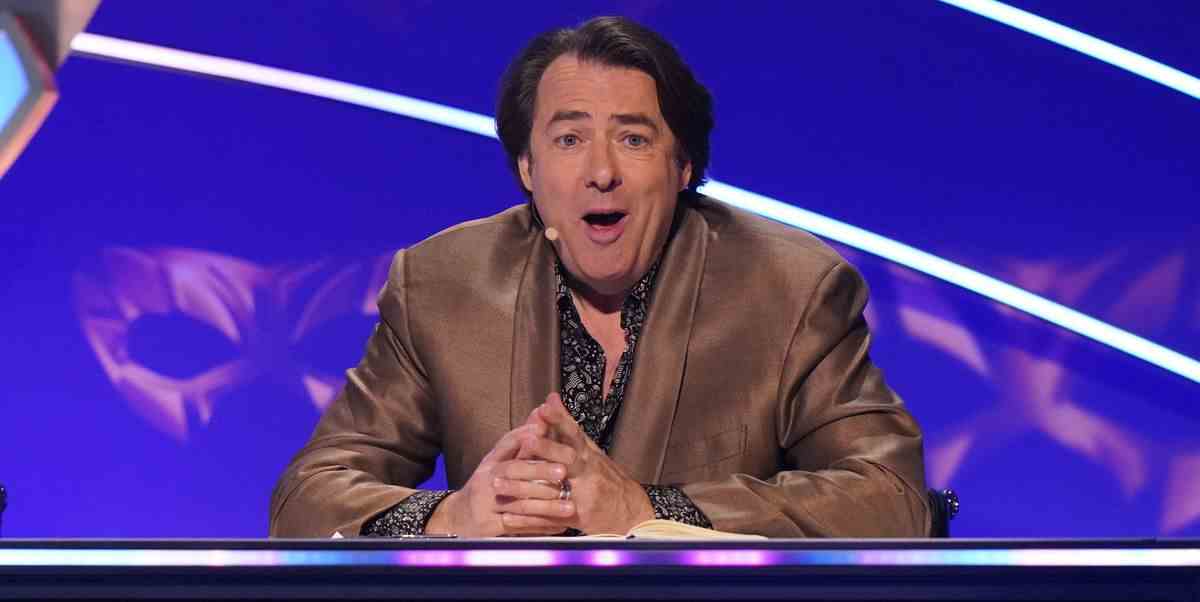 Jonathan Ross du Masked Singer révèle qu'il n'a pas réussi à repérer un ami dans l'émission

