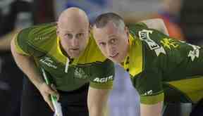 Les frères Hardnen (Ryan à gauche, EJon à droite) ont joué 10 saisons à l'avant de leur cousin Brad Jacobs, de Sault Ste.Marie.)