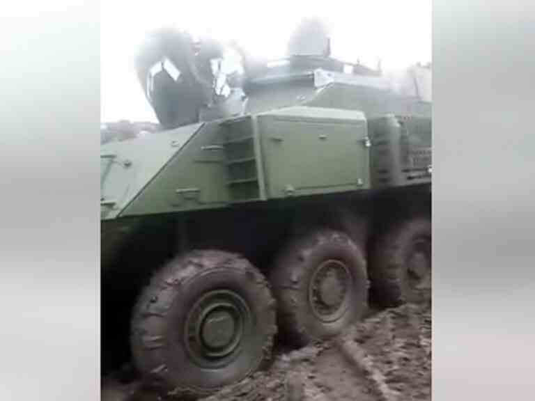 Des flottes de véhicules blindés fabriqués au Canada commencent à atteindre les champs de bataille ukrainiens