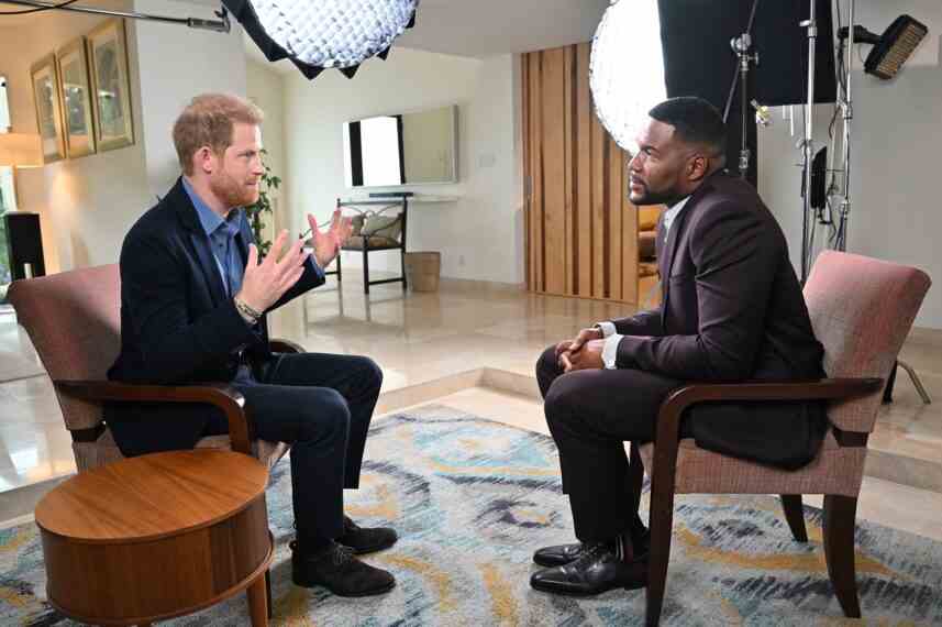 Le prince Harry et Michael Strahan dans 