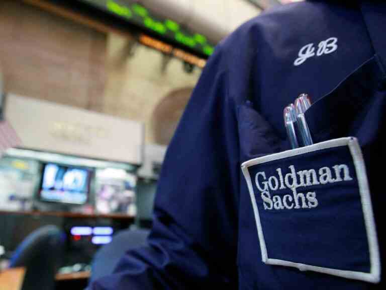 Goldman Sachs supprimera environ 3 200 emplois cette semaine après un examen des coûts