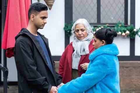 imran maalik, misbah maalik et yazz cunningham dans hollyoaks