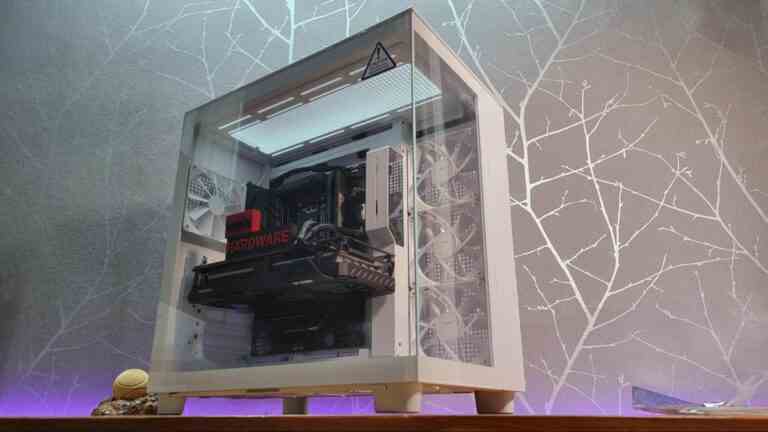 Pratique: NZXT prend Hyte avec le châssis à double chambre Glass-Happy H9