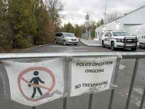 La fin de Roxham Road où des milliers de demandeurs d'asile ont illégalement traversé la frontière vers le Canada.