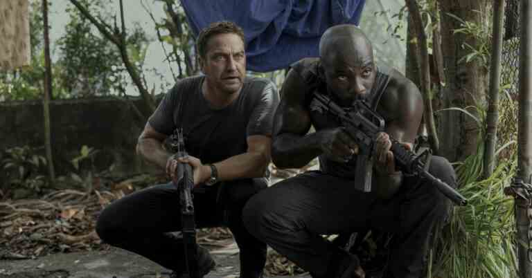 Examen de l'avion: Gerard Butler et Mike Colter réussissent l'atterrissage à coups de pied
