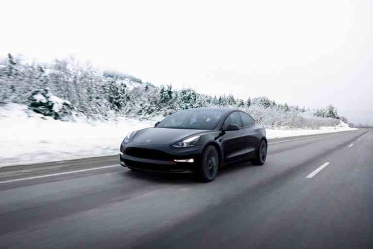 Tesla continue de réduire les prix, cette fois jusqu’à 20 %