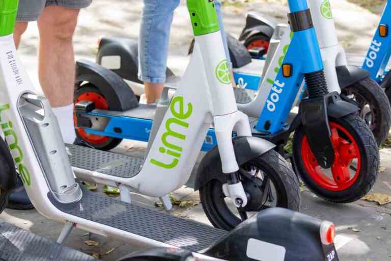 Les scooters à Paris sont à la croisée des chemins