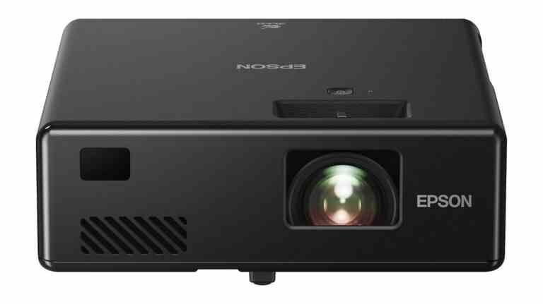 Apportez une soirée cinéma à la maison avec le mini projecteur d’Epson (200 $ de rabais)