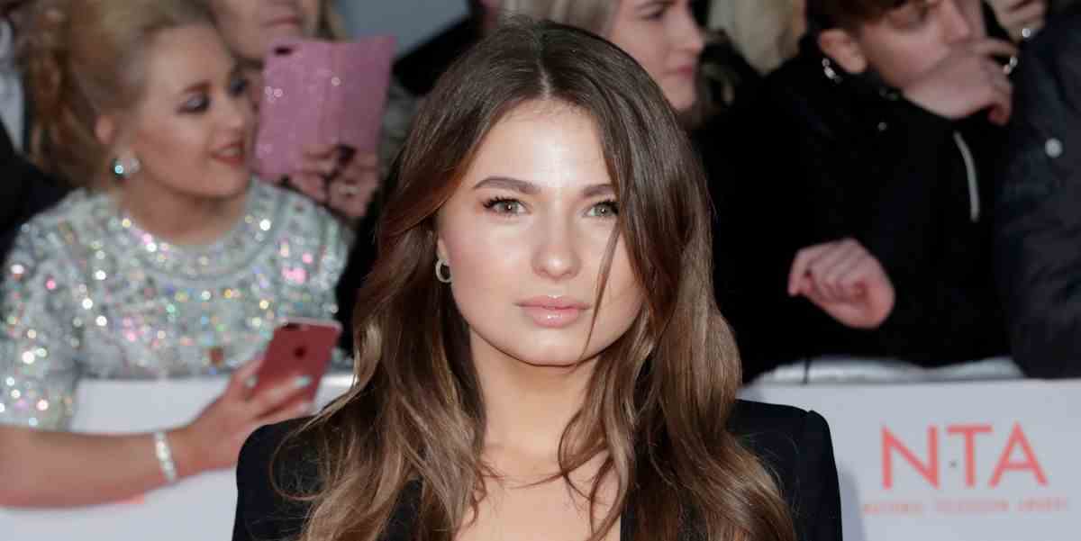 Mimi Bouchard de Made In Chelsea annonce ses fiançailles avec sa co-vedette

