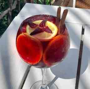 Hibiscus Sangria - Photo gracieuseté de l'Office du tourisme d'Antigua et des Bahamas