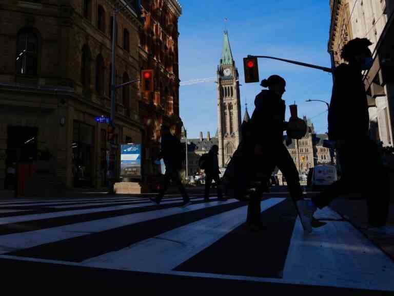 Alors que les travailleurs fédéraux reprennent leurs fonctions, certains dénoncent le manque de direction