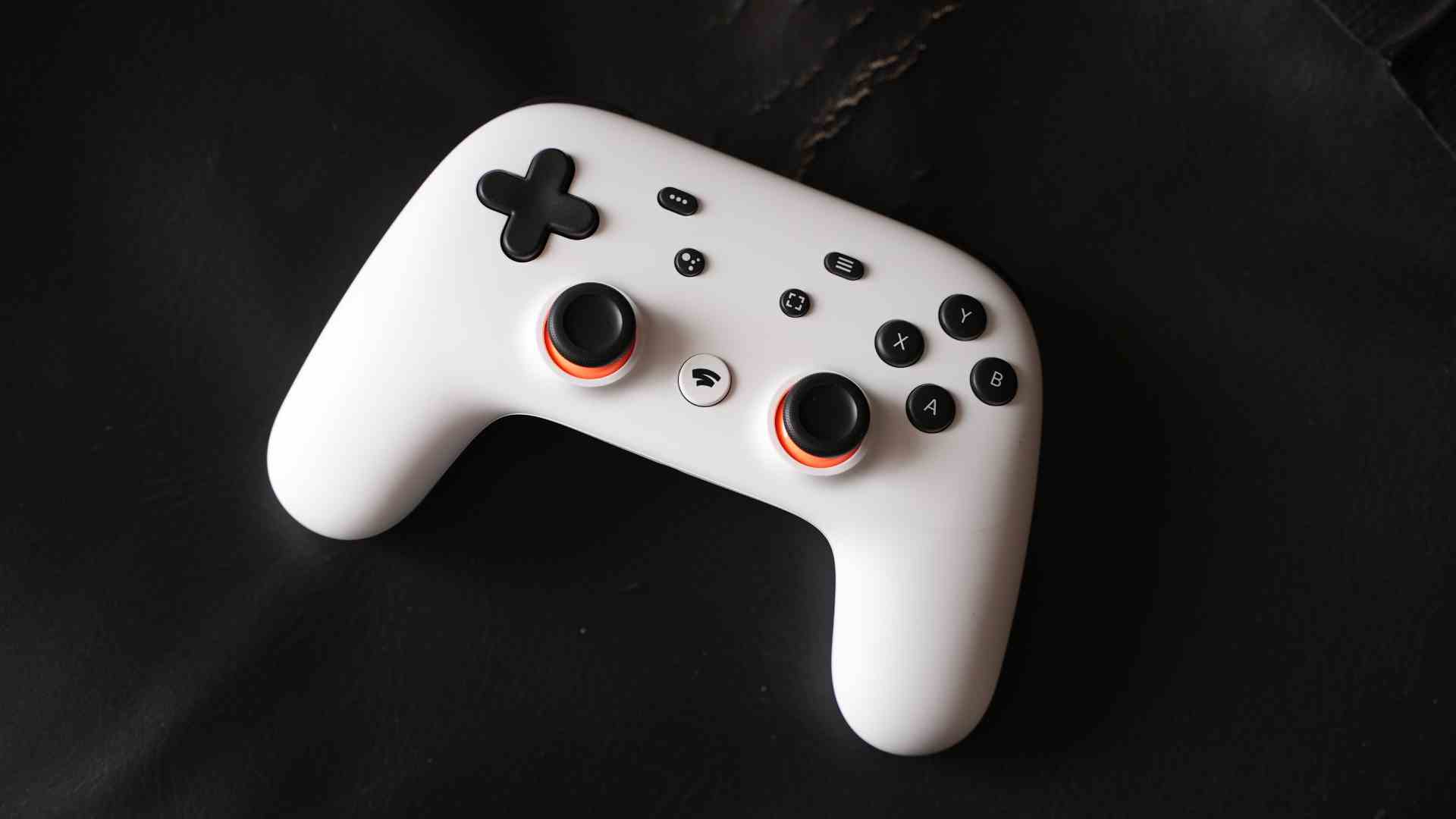 Manette Google Stadia posée sur une surface noire