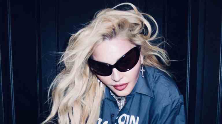 Madonna dévoile les dates de sa tournée mondiale "Celebration", avec "Four Decades of Mega Hits"
	
	
