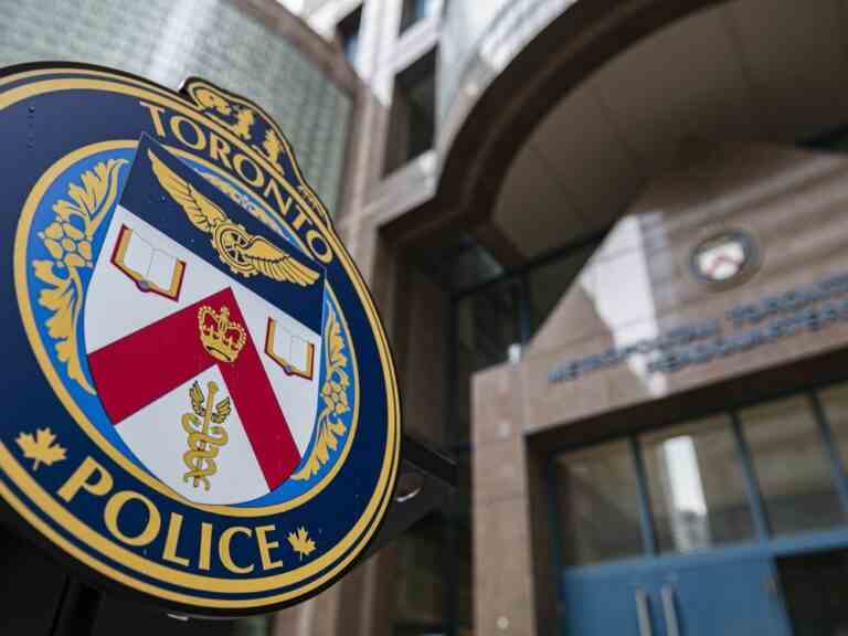 Des adolescentes auraient poignardé mortellement un homme de Toronto non confirmé dans des agressions aléatoires au TTC: police