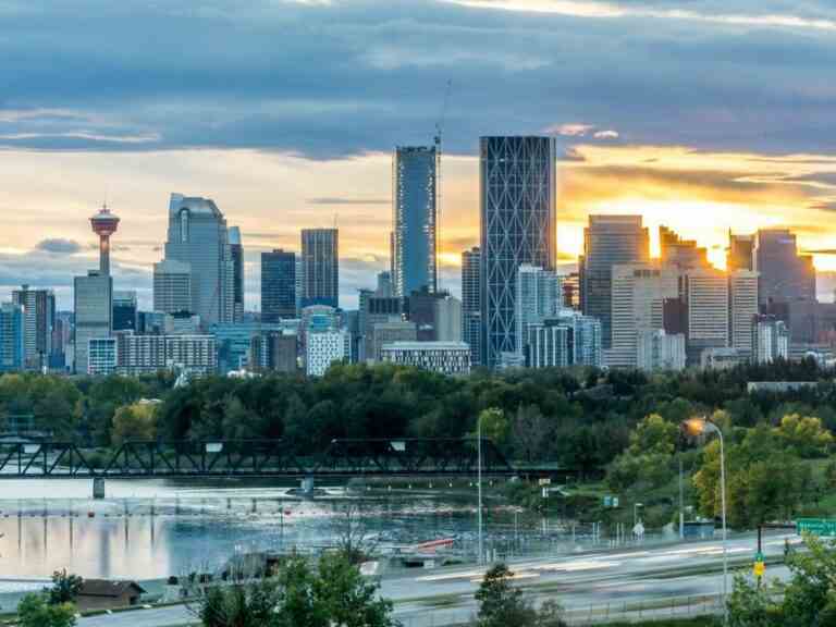 Des logements moins chers et un marché du travail dynamique attirent davantage de personnes vers l’Alberta