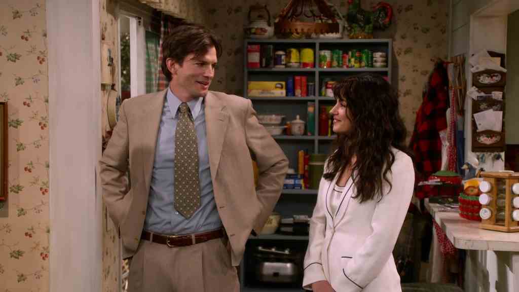 Ce spectacle des années 90.  (De gauche à droite) Ashton Kutcher dans le rôle de Michael Kelso, Mila Kunis dans le rôle de Jackie Burkhart dans l'épisode 101 de That '90s Show.  Cr.  Avec l'aimable autorisation de Netflix © 2022