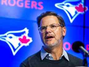 Le directeur général des Blue Jays de Toronto, Ross Atkins, lors d'un point de presse de fin de saison au Roger Centre de Toronto, en Ontario.  le mardi 11 octobre 2022.