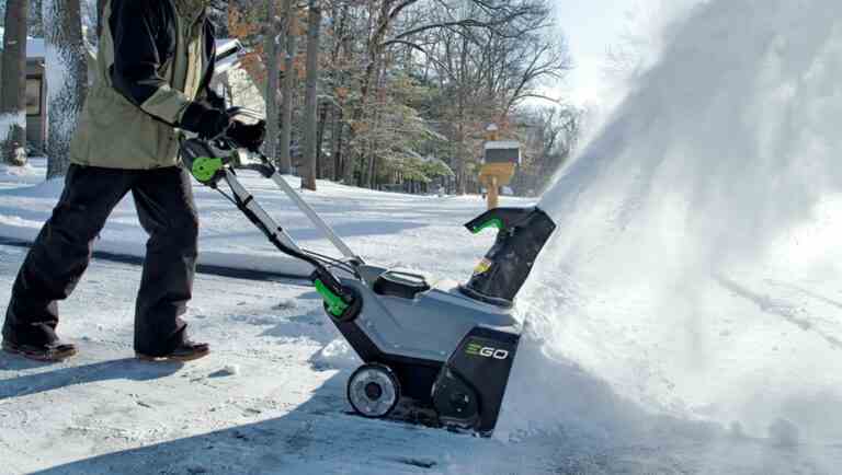 Quels types de souffleuses à neige électriques existe-t-il ?  (Et lequel me convient le mieux ?)