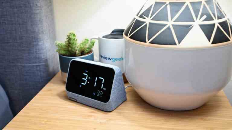 Gagnez une Lenovo Smart Clock Essential avec Alexa – Review Geek