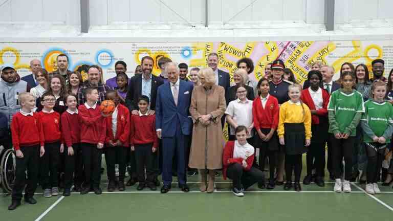 La reine consort salue Marcus Rashford pour le don de livres au club de jeunes