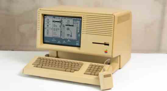 An Apple Lisa home computer with GUI displayed.