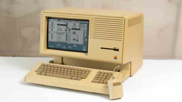 An Apple Lisa home computer with GUI displayed.