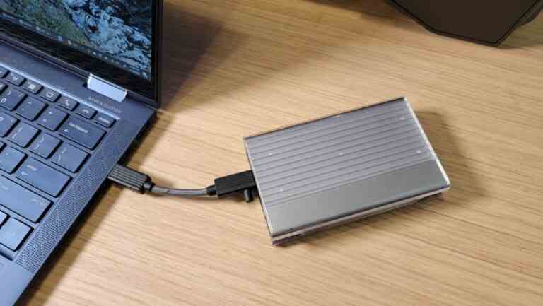 Boîtier SSD le plus rapide testé : ZikeDrive fournit 3 700 Mo/s via USB 4