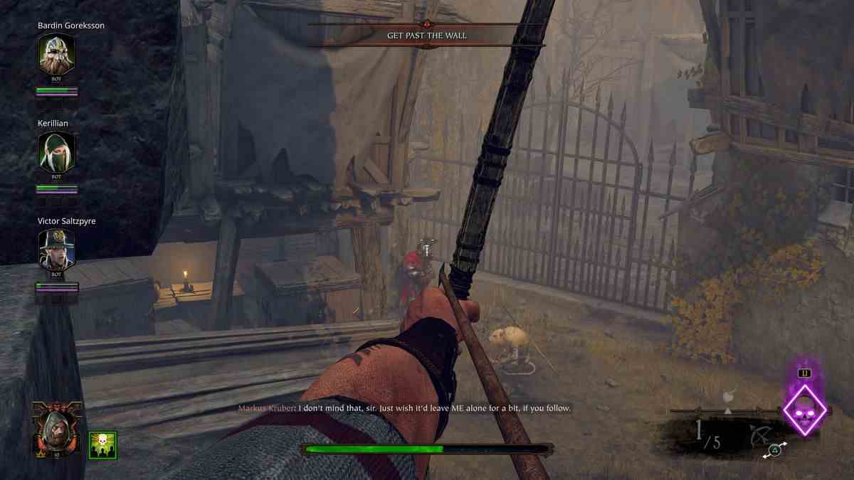 Incarnant la carrière Huntsman de Marcus Kruber, le joueur vise une flèche renversée sur un ennemi Skaven dans Warhammer: Vermintide 2