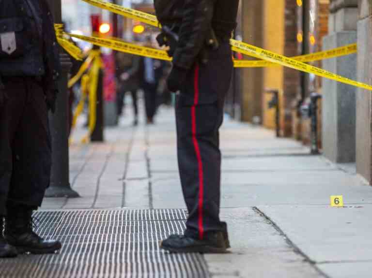 Un homme est maintenant accusé d’homicide involontaire dans l’agression d’une personne âgée dans la rue Yonge