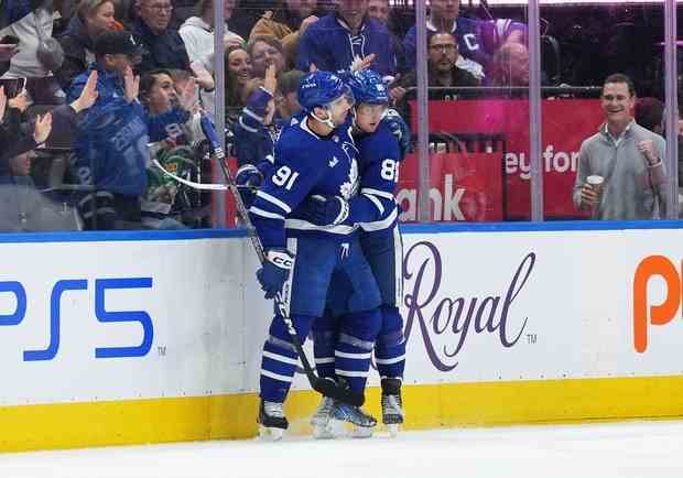 Nylander bat les Maple Leafs avec 4 points dans une victoire convaincante contre les Isles