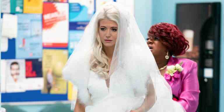 Lola Pearce d'EastEnders subit un revers tragique avec sa mère le jour de son mariage

