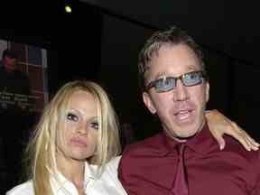 Pamela Anderson et Tim Allen à la soirée Elton John des Oscars en 2001.