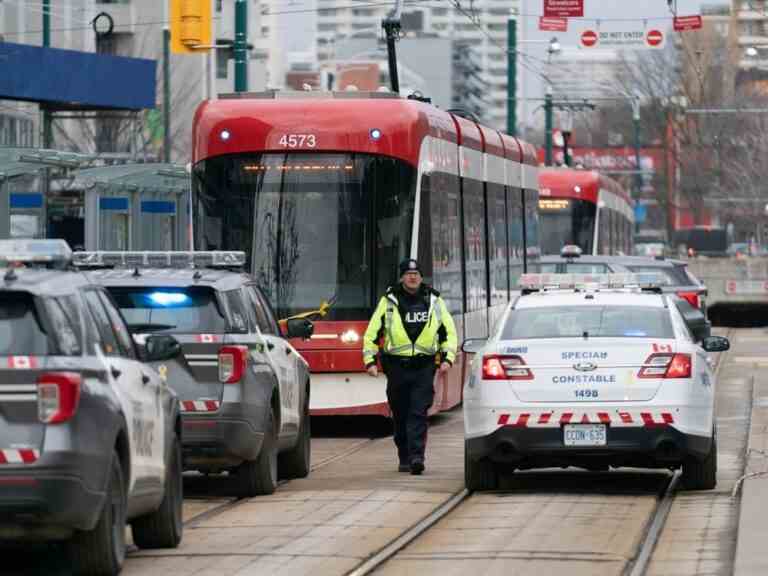 Plus de policiers de Toronto seront en place sur TTC pour renforcer la sécurité après la violence