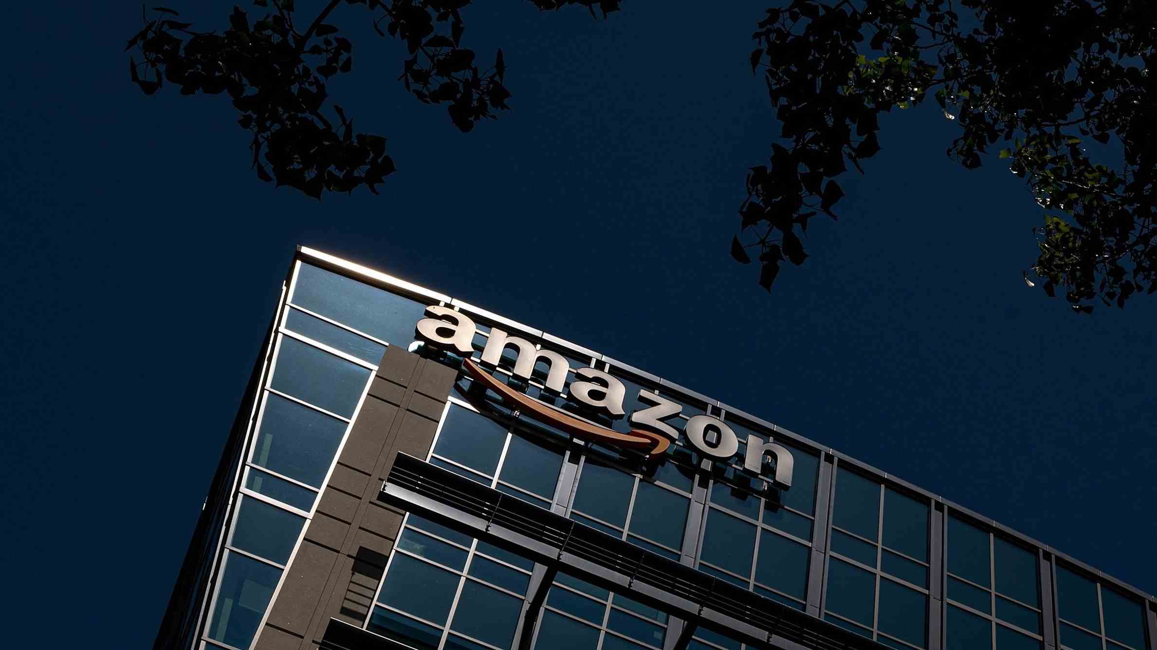 Signe d'Amazon sur le bâtiment