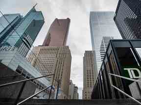 Banques et tours de bureaux dans le quartier financier de Toronto.