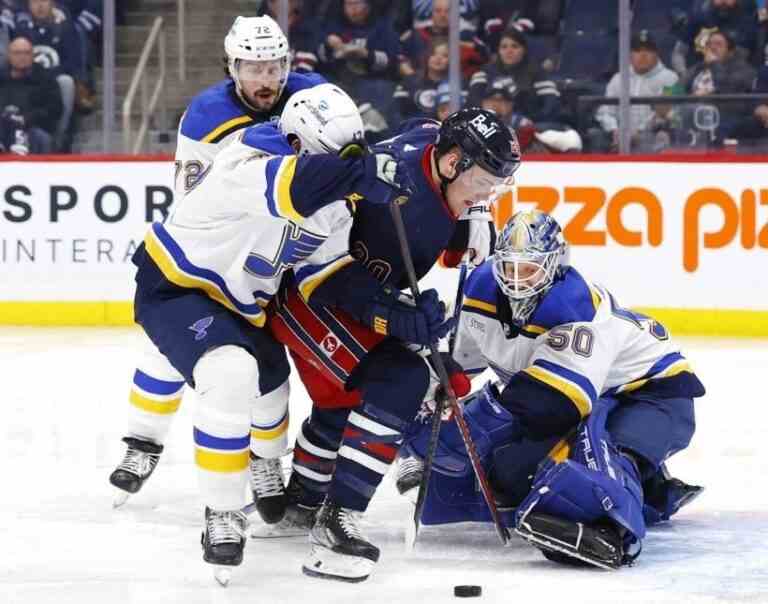 Les Jets de Winnipeg enchaînent avec quatre buts en fin de match contre les Blues de St. Louis