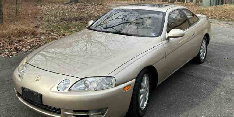 1995 Lexus SC400 est notre sélection du jour aux enchères Apportez une remorque