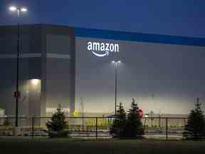 Amazon construit un immense centre de distribution dans le comté d'Elgin.